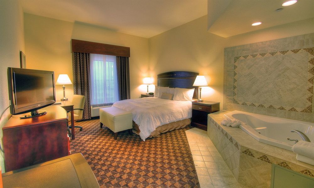 Holiday Inn Express West Jefferson By Ihg Room photo